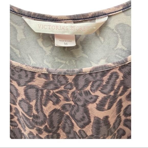 3/$30 Victoria's Secret Women's Short Sleeve Top - Picture 4 of 7